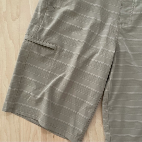O’Neill Crossover Hybrid Shorts Size 30 - Picture 2 of 8